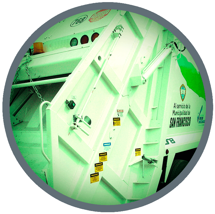 Compactador de carga trasera, con dispositivo levanta contenedores